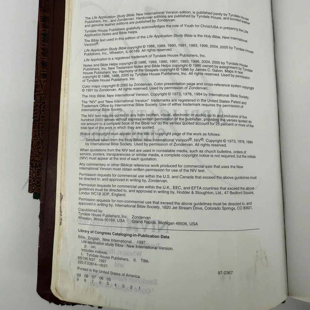 Life Application Study‎ Bible International Version Brown Crocodile Embossed